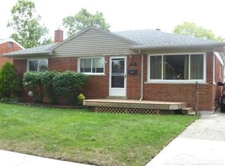 23161 Port St, Saint Clair Shores, MI 48082