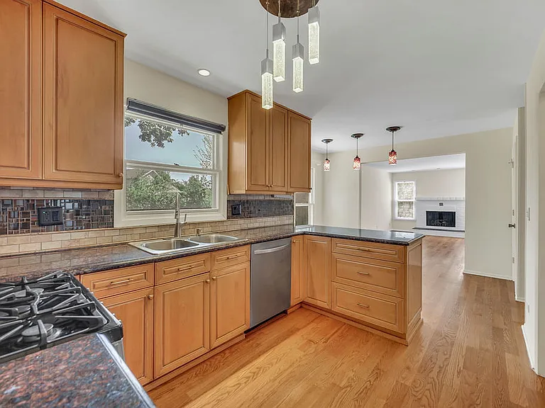 1100 Lockwood Dr — Photo 10