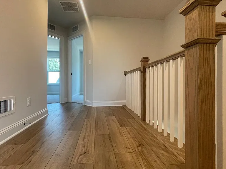 4006 Varick St — Photo 14