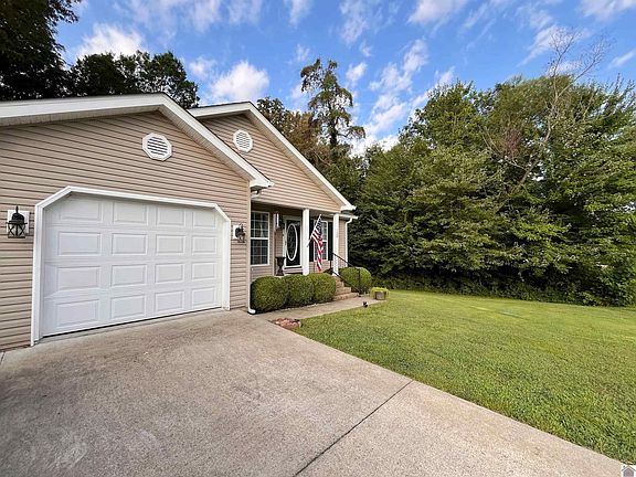 2nd image of 120 Sunrise Dr