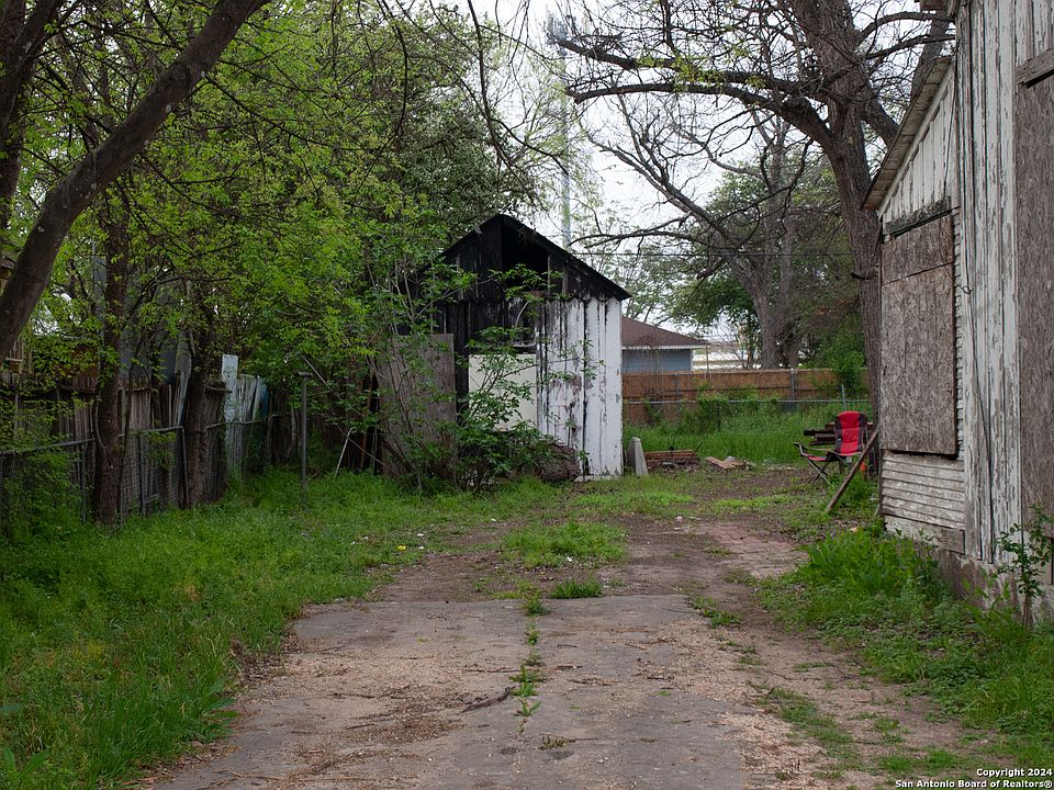 2nd image of 1424 Montana