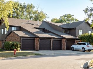 11 Creekside Cir APT D, Elgin, IL 60123