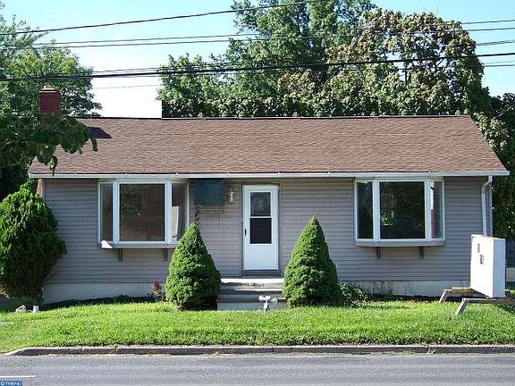 2nd image of 1542 W Broad St