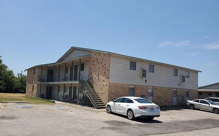 505 N Main St — Photo 1