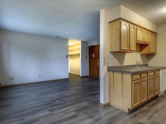 5th image of 911 21st Ave S #1