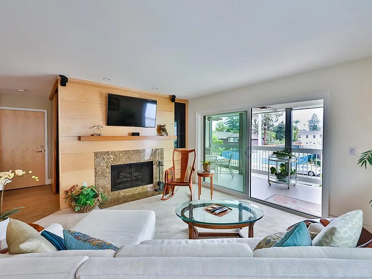 1524 Ynez Pl — Photo 3