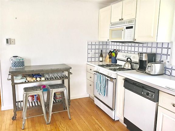 3rd image of 42 Slope Ave