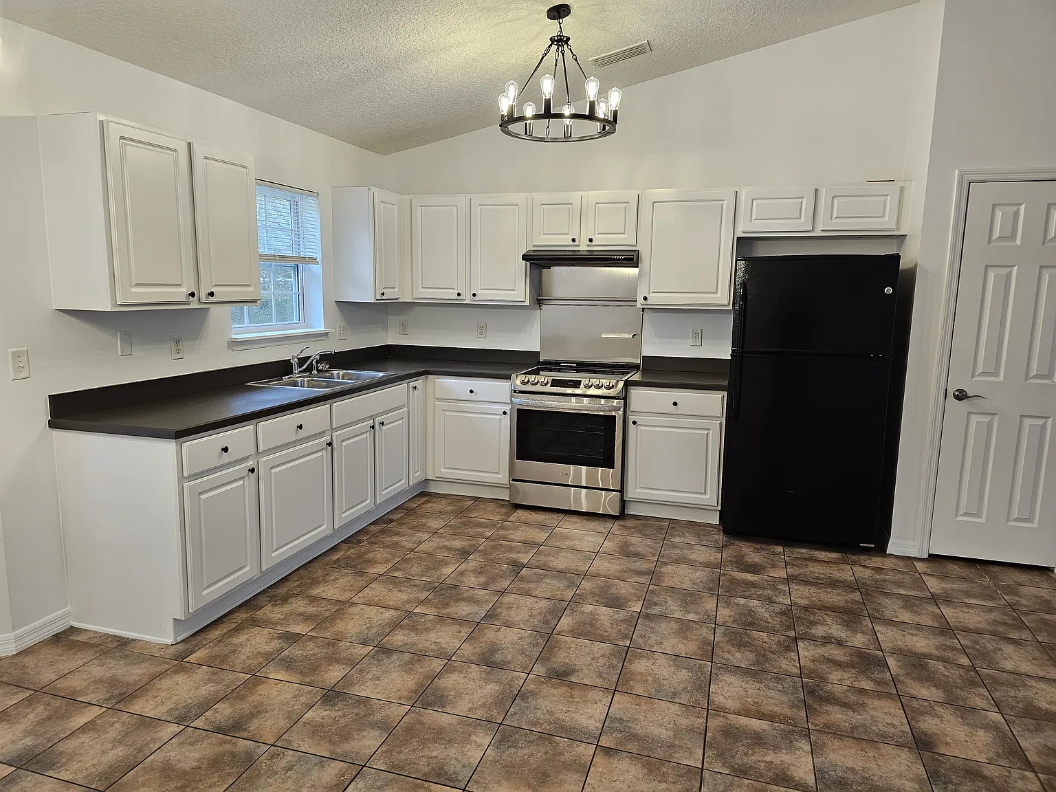 4615 State Road 16 — Photo 2