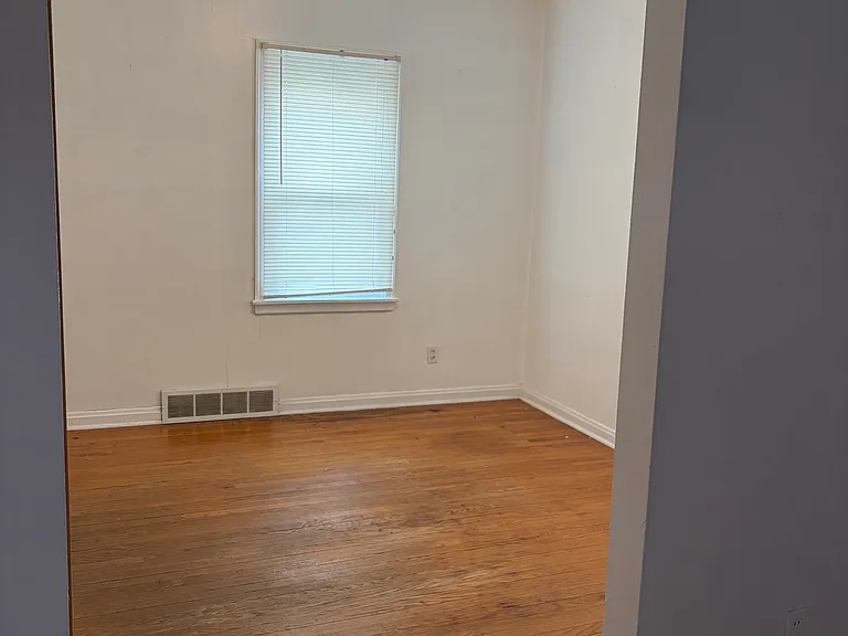 122 Pleasant St — Photo 4