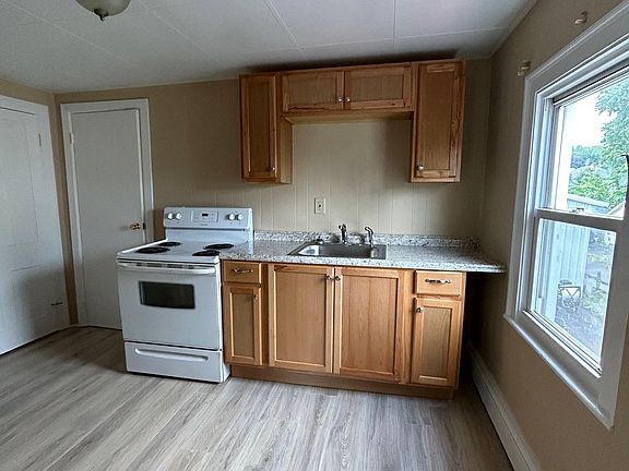 4th image of 144 Market St #2