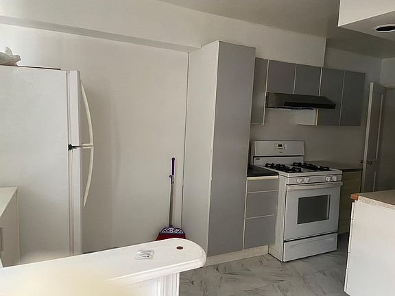 4th image of 7139 Oakland St