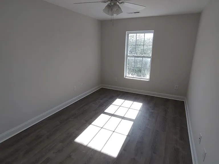 1046 Fairway Ln — Photo 11