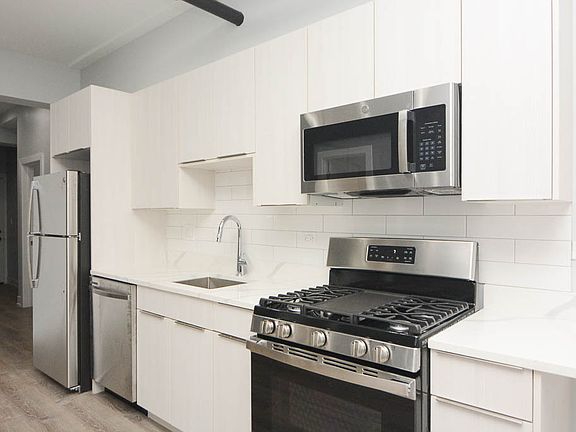 3rd image of 7626 N Eastlake Ter APT G