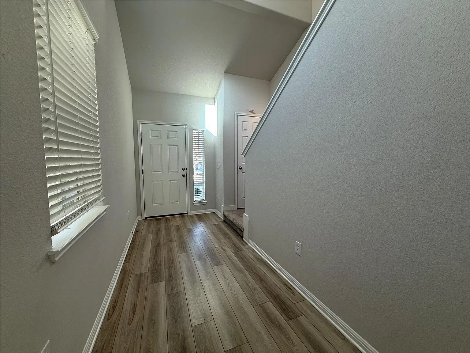 4 bed, 2.5 bath, 2253 sqft, $2,600 — Photo 2