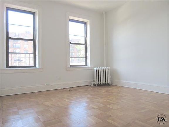 4th image of 2849 33rd St APT 2A