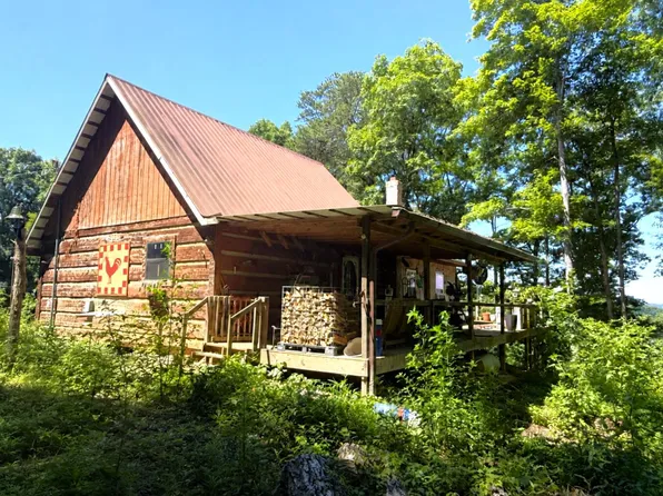 1040 Sturmhaben Way, Newport, TN 37821