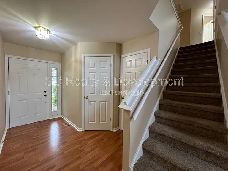 339 S Lancelot Ln — Photo 2