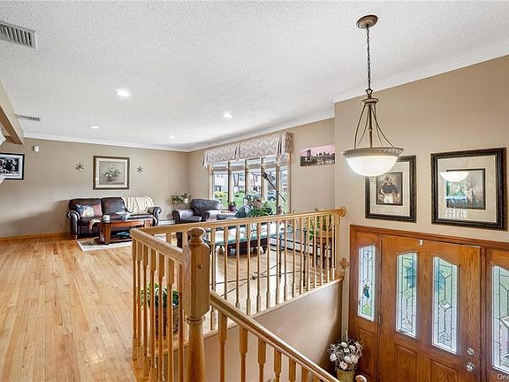 3rd image of 26 Millard Cir