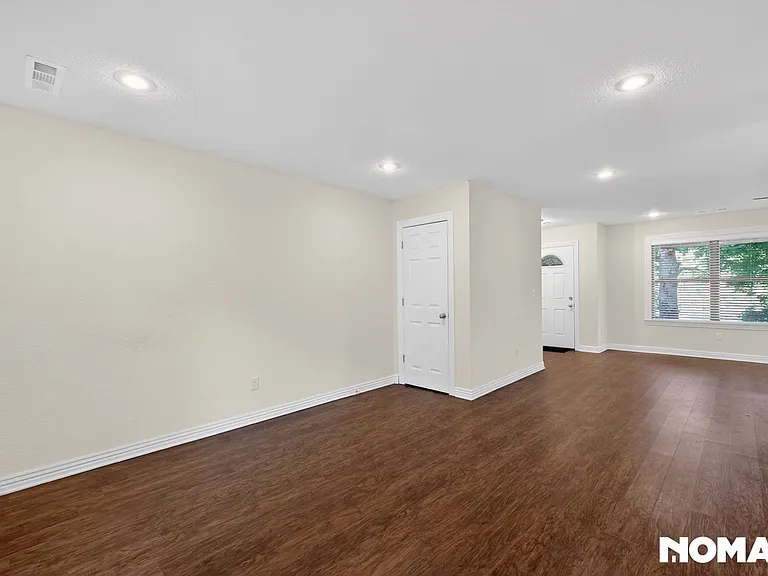 2088 E Custer Ln — Photo 4