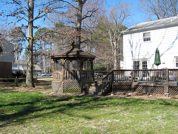 2nd image of 605 Lotz Dr