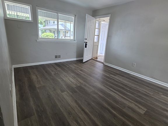 2nd image of 2825 Belvedere Ln APT 10