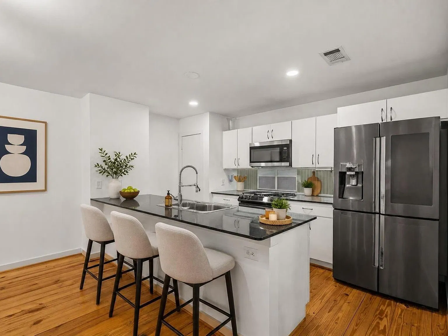 2 bed, 2.0 bath, 1887 sqft, $2,300 — Photo 3