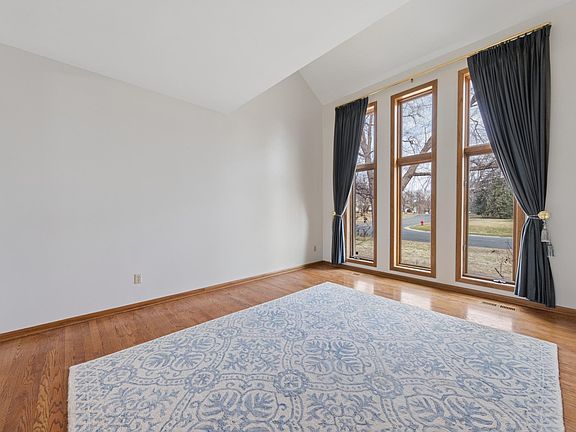 5th image of 2248 James St