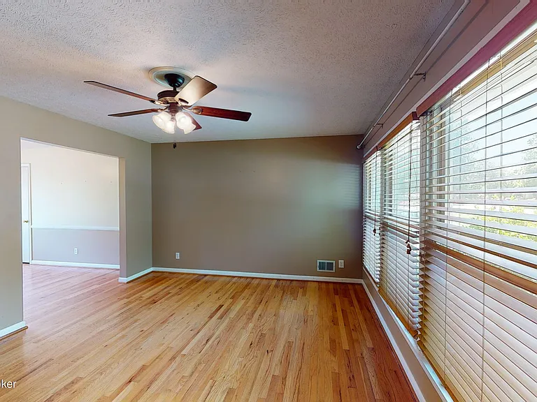 707 Dorsey Way — Photo 2