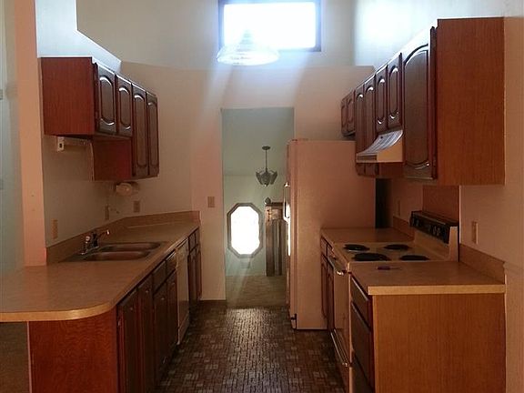2nd image of 3423 Comstock Ave