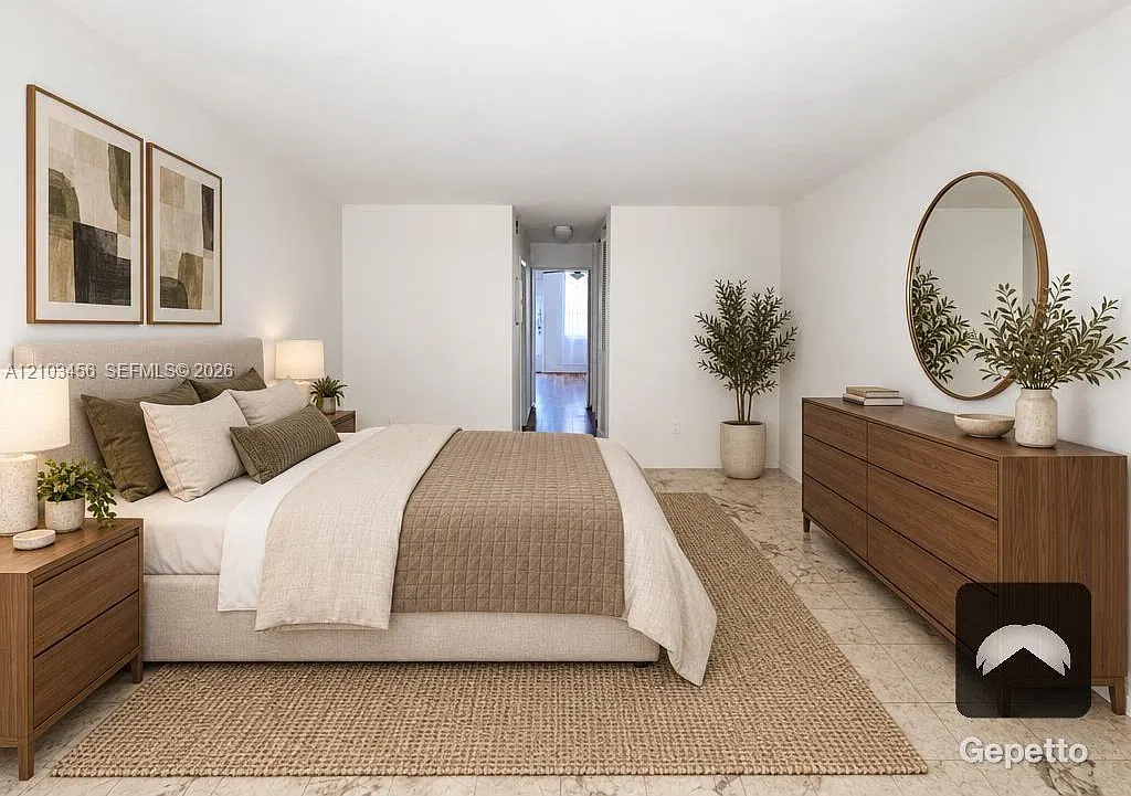 441 Collins Ave — Photo 4