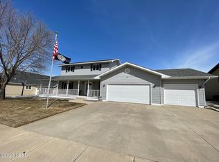 1405 12th Ave NE, Watertown, SD 57201