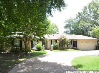 150 Country Club Ln, Senatobia, MS 38668