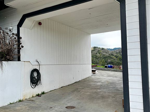 3rd image of 11 Hillside Ct