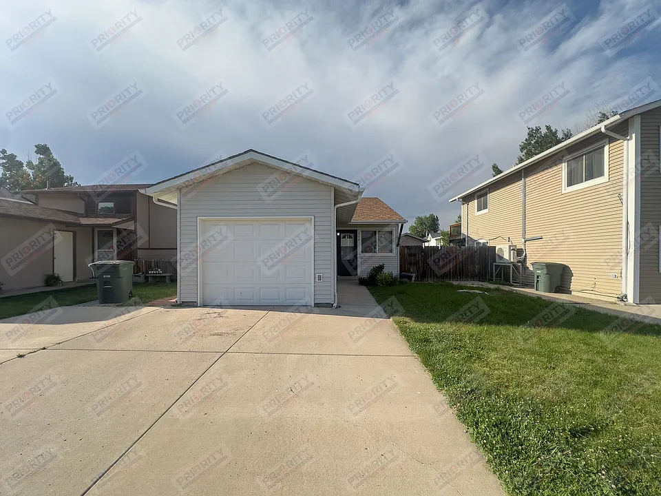 208 W Laurel St