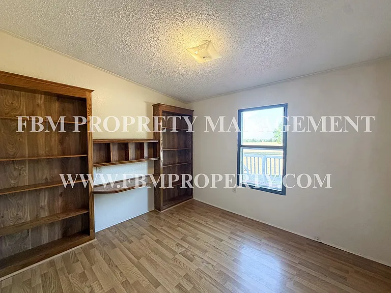 633 Mosley Rd — Photo 18