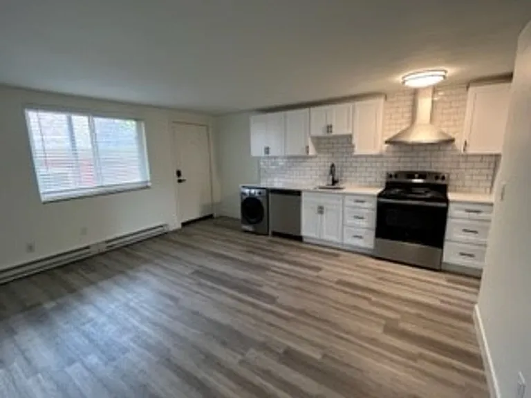 Adamson Apartments — Photo 28