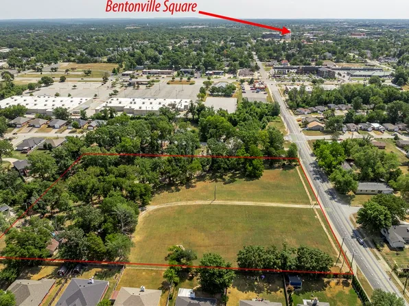 1208 NW 3rd St, Bentonville, AR 72712