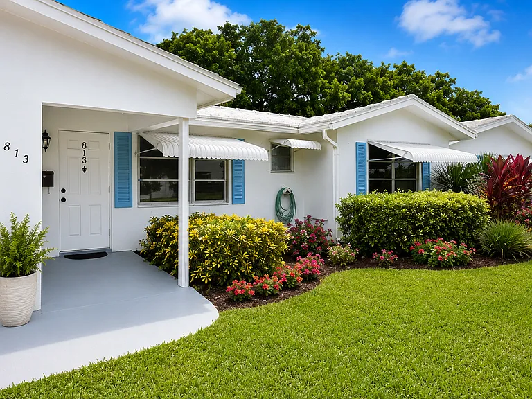 813 Ocean Dr — Photo 1