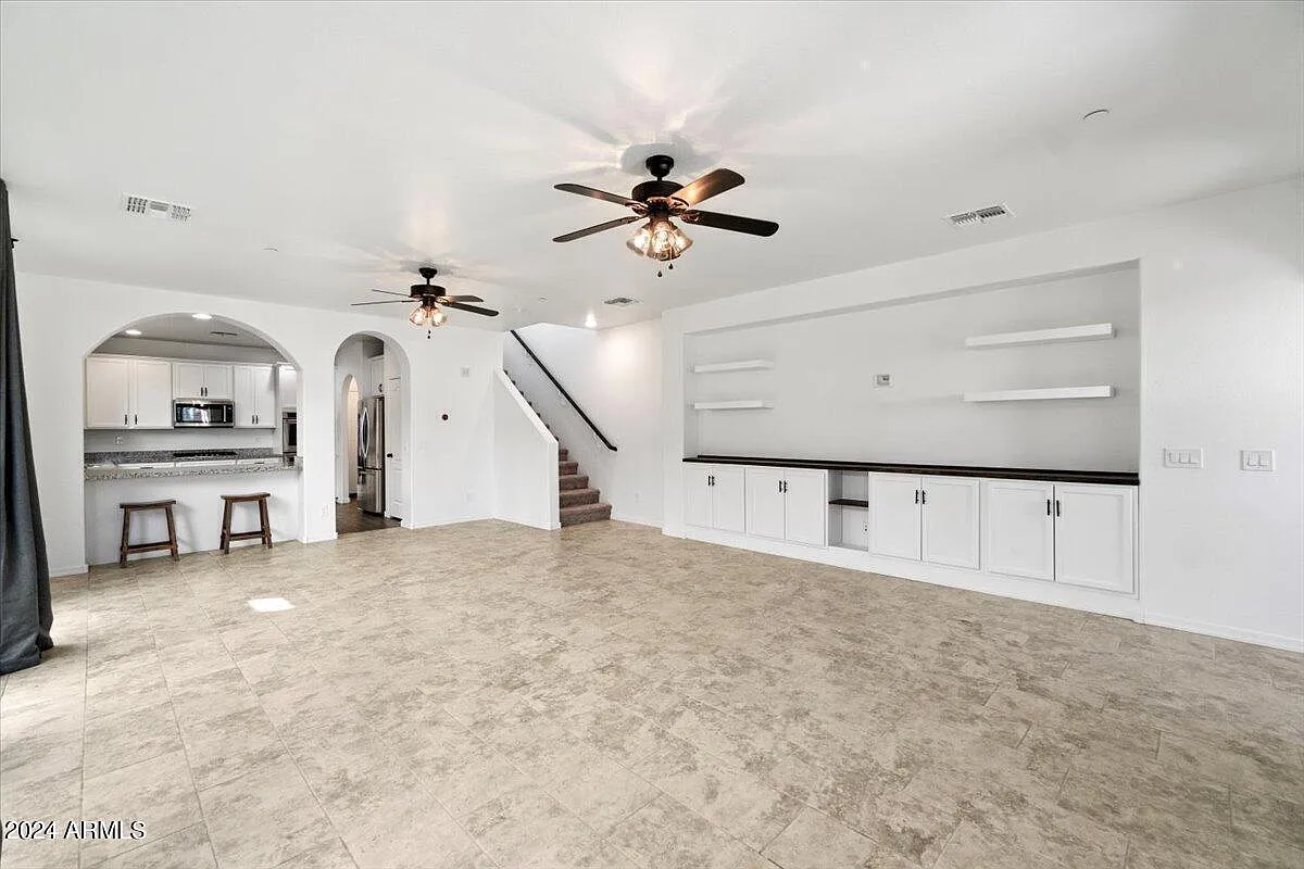 3 bed, 3.5 bath, 1997 sqft, $2,150 — Photo 3
