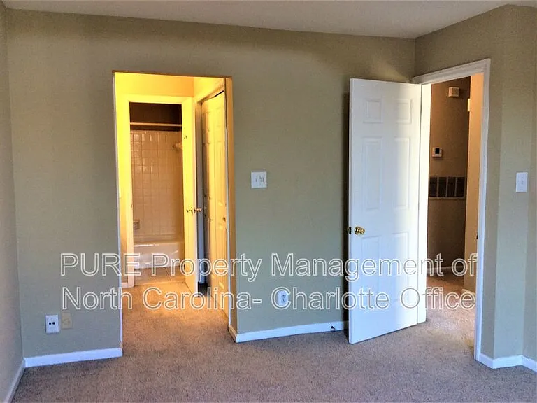 1109 E Morehead St #21 — Photo 18