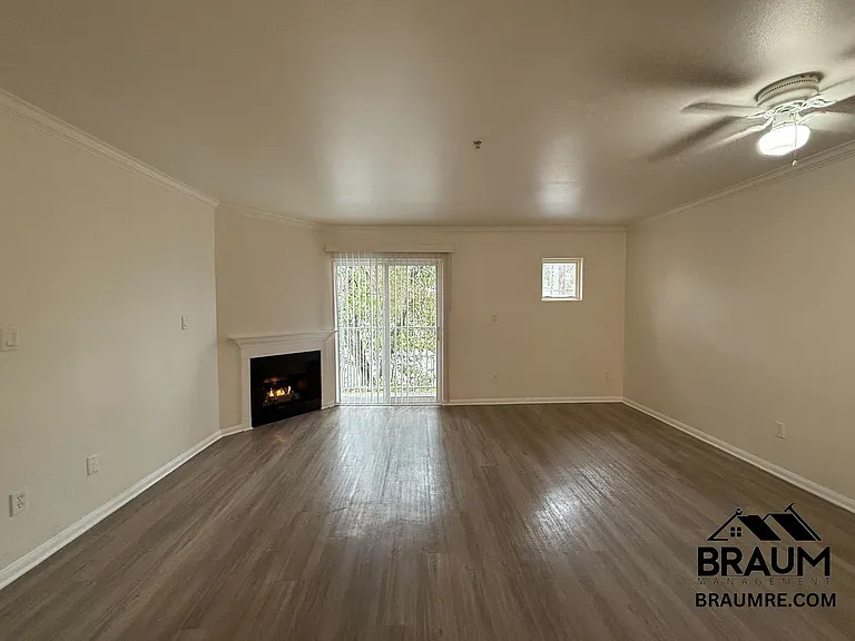 7323 WINNETKA — Photo 23