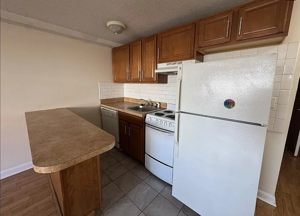 1 bed, $2,300 — Photo 1