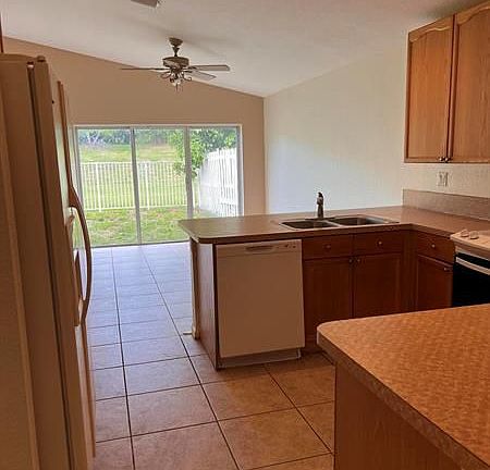 3rd image of 3935 Torres Cir