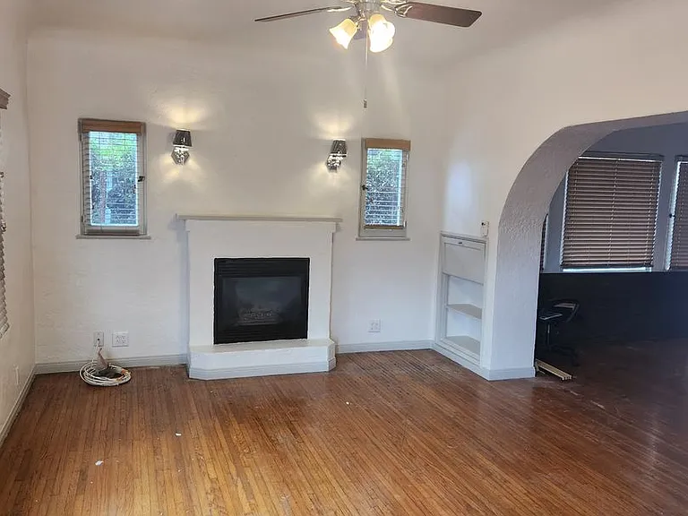 1451 S Fairfax Ave — Photo 20