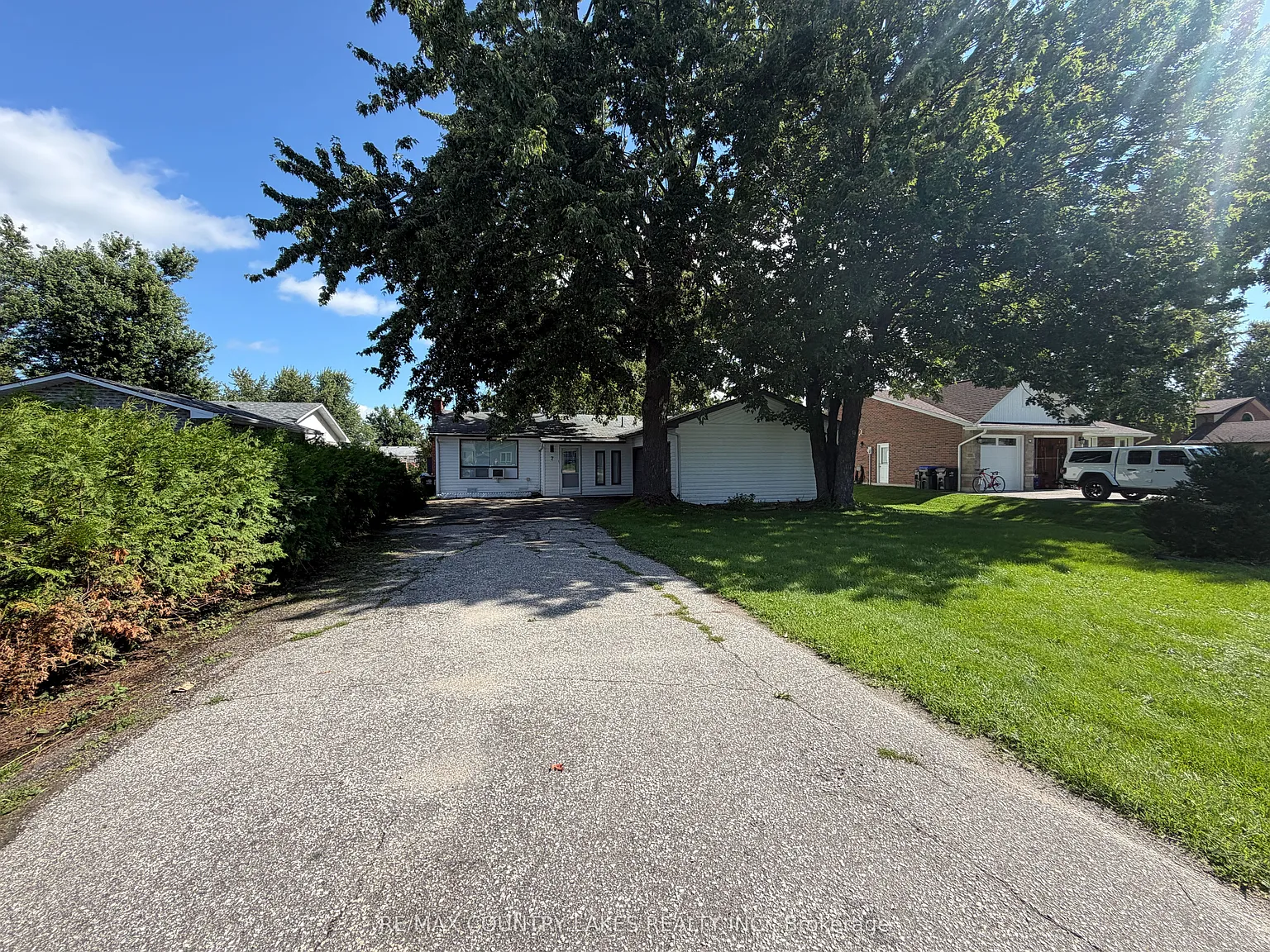 3 bed, $2,400 — Photo 2