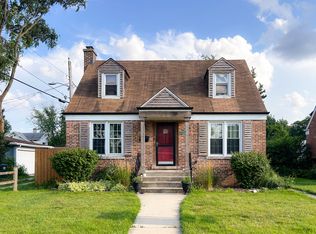 9313 Jackson Ave, Brookfield, IL 60513