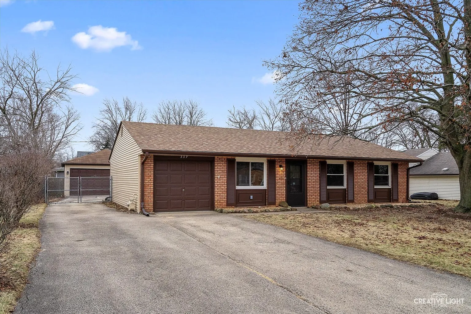 337 Deerfield Dr photo 1