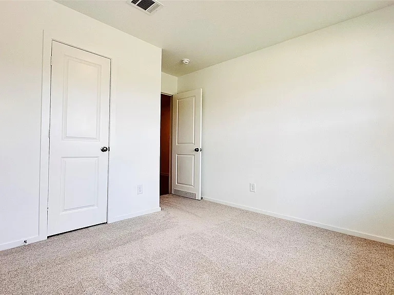 206 Amy St — Photo 8