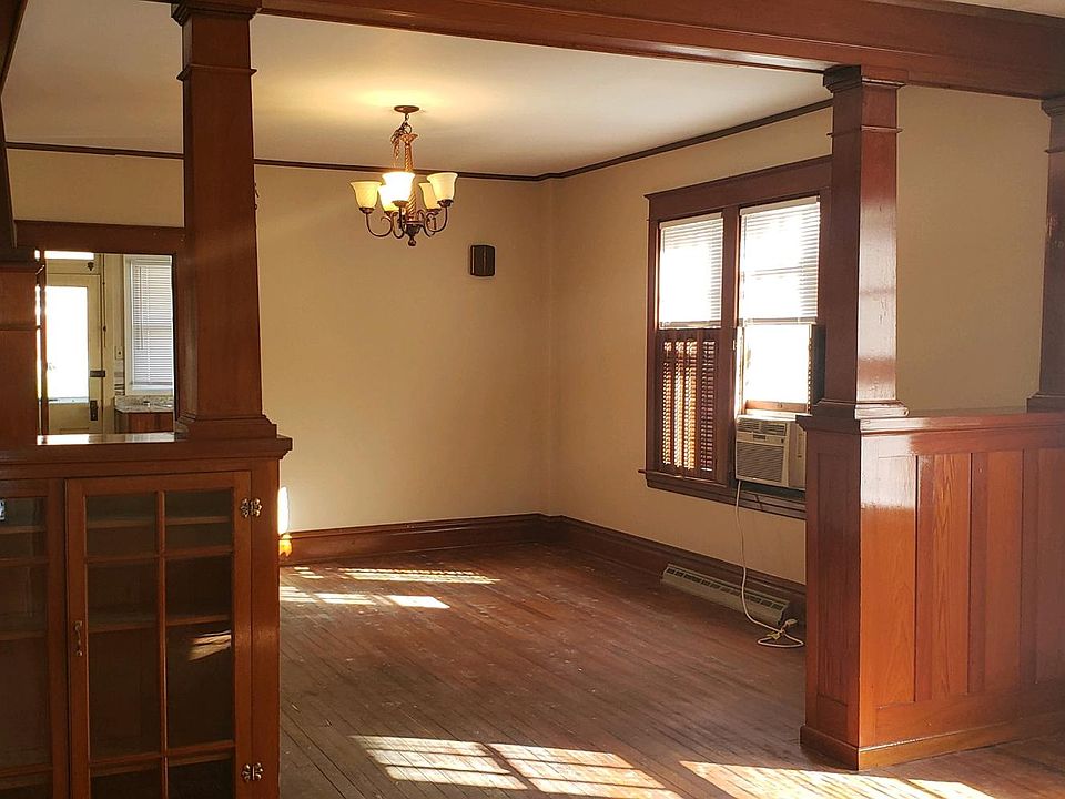 Living room/ dining room