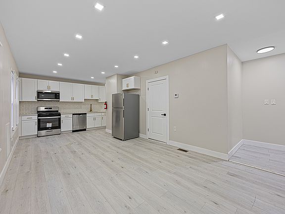 4th image of 324 Ellis Ave Floor 1